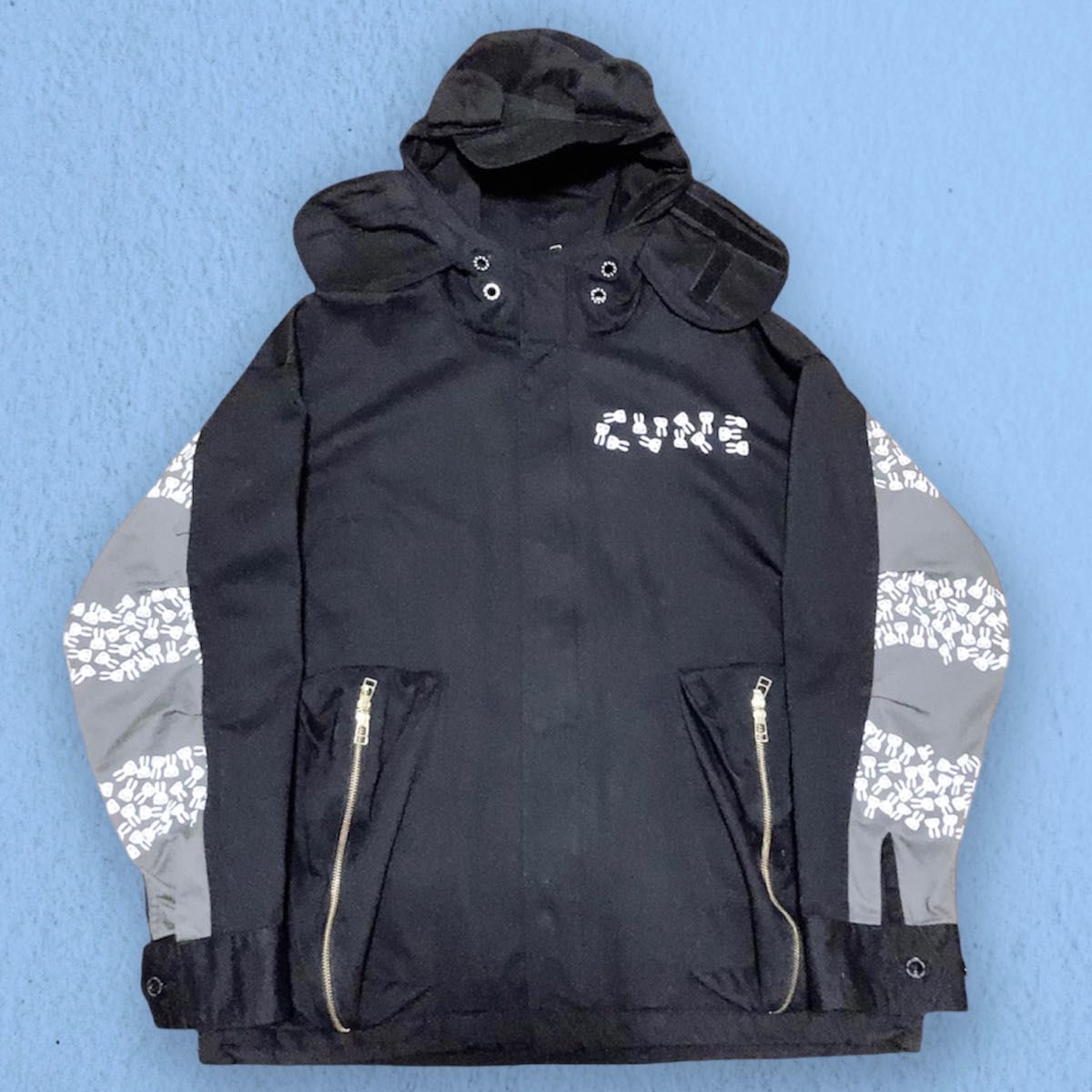 集合体ウサギ 耳とフェイスカバー付きジャケット CUNE キューン 集合体ウサギ 耳とフェイスカバー付きジャケット CUNE キューン