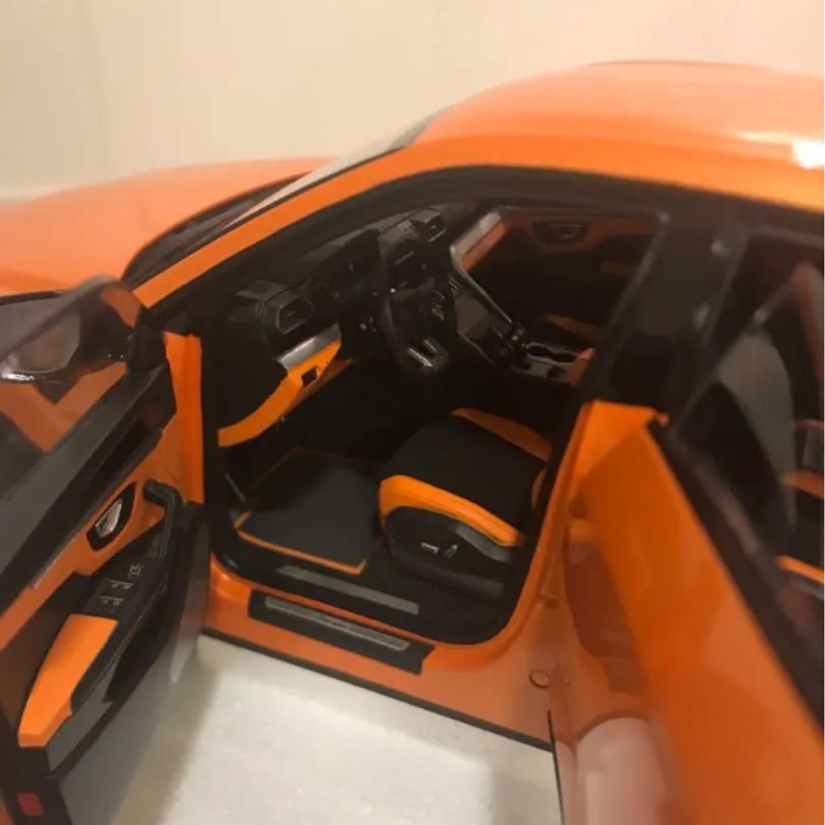 【特価品】ランボルギーニ ウルス ミニカー コレクションモデルカー 1/18