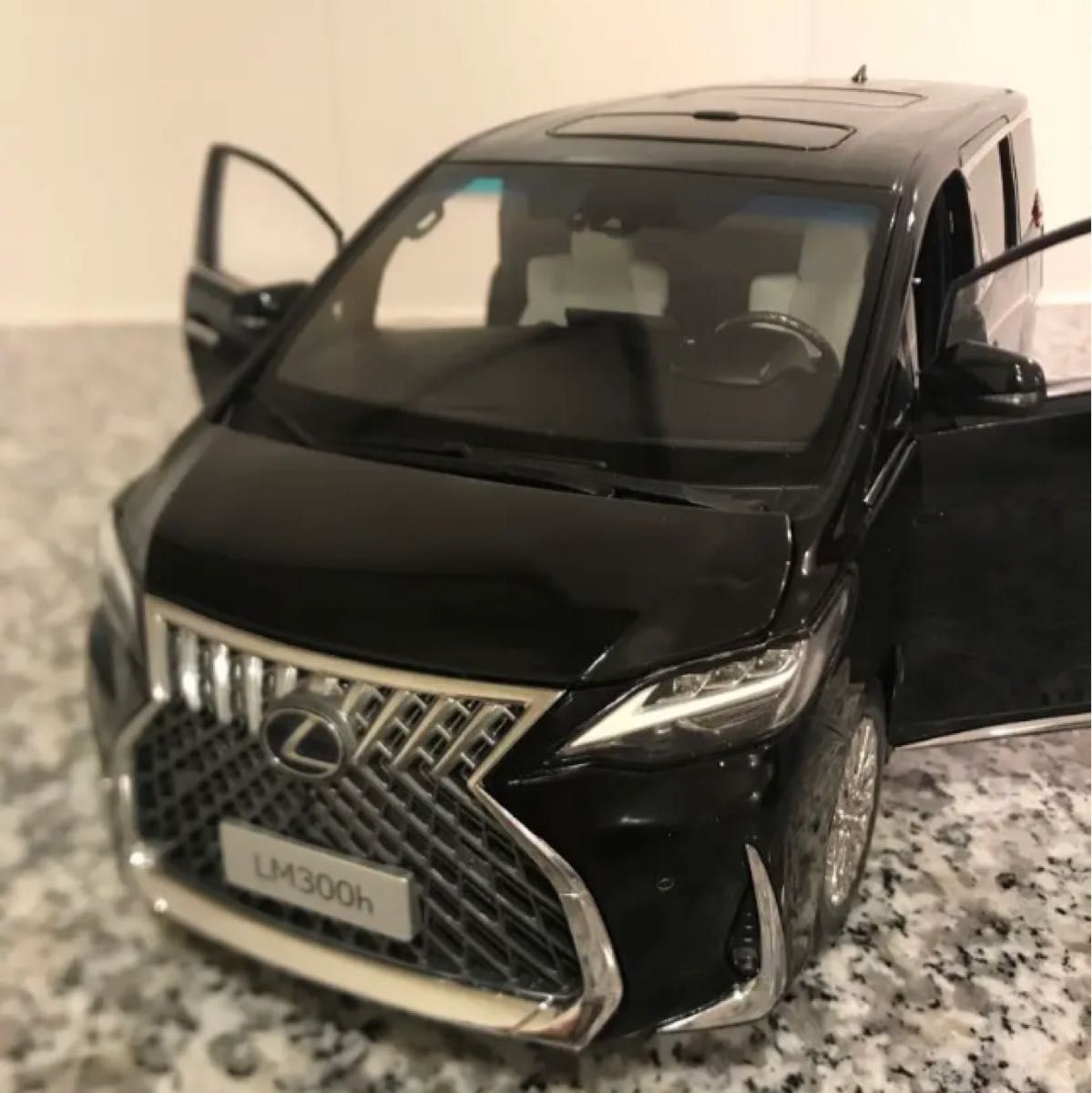 【新品未使用】LEXUSレクサスLM300h ブラック1：18 ミニカー