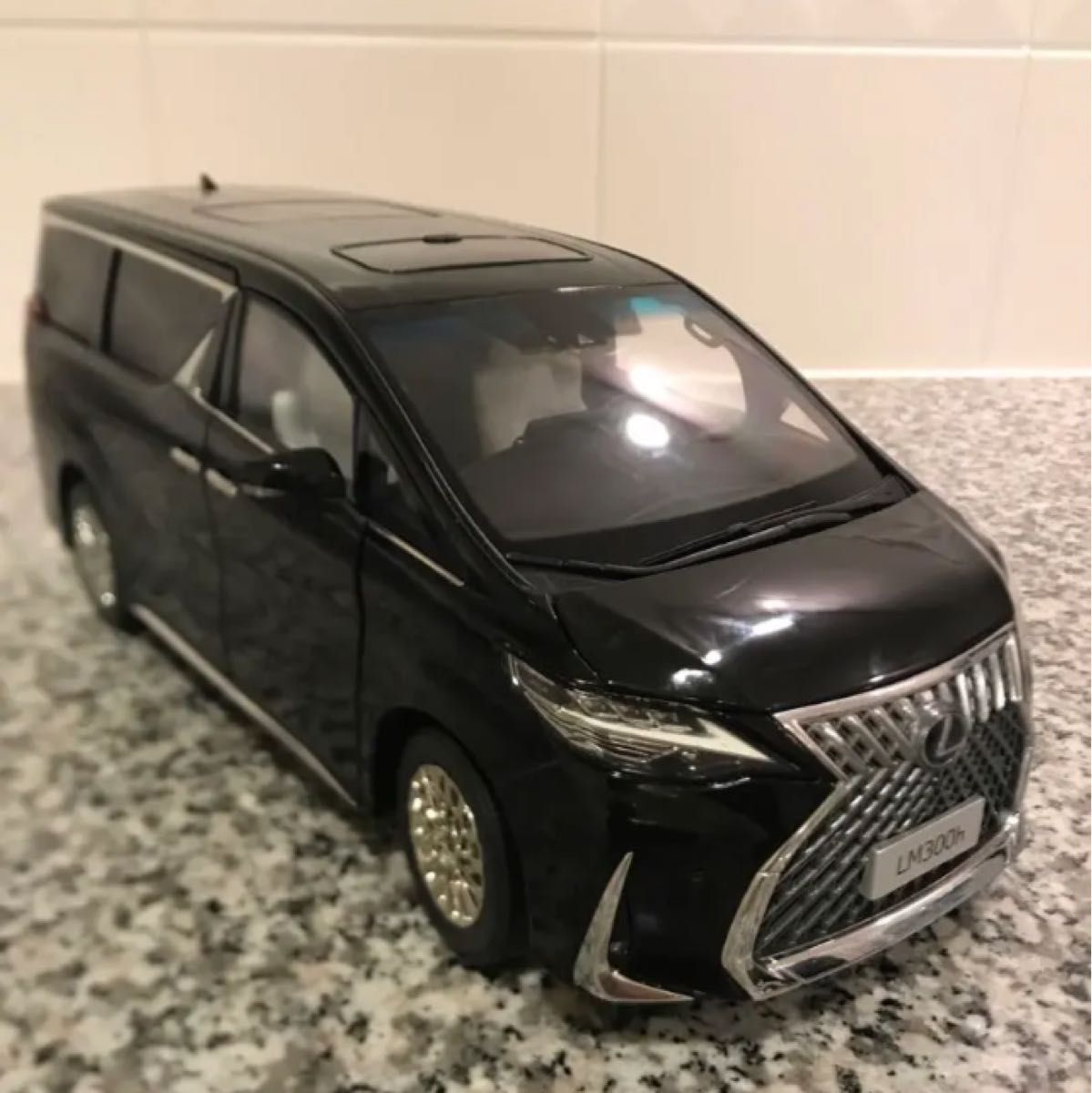 【新品未使用】LEXUSレクサスLM300h ブラック1：18 ミニカー