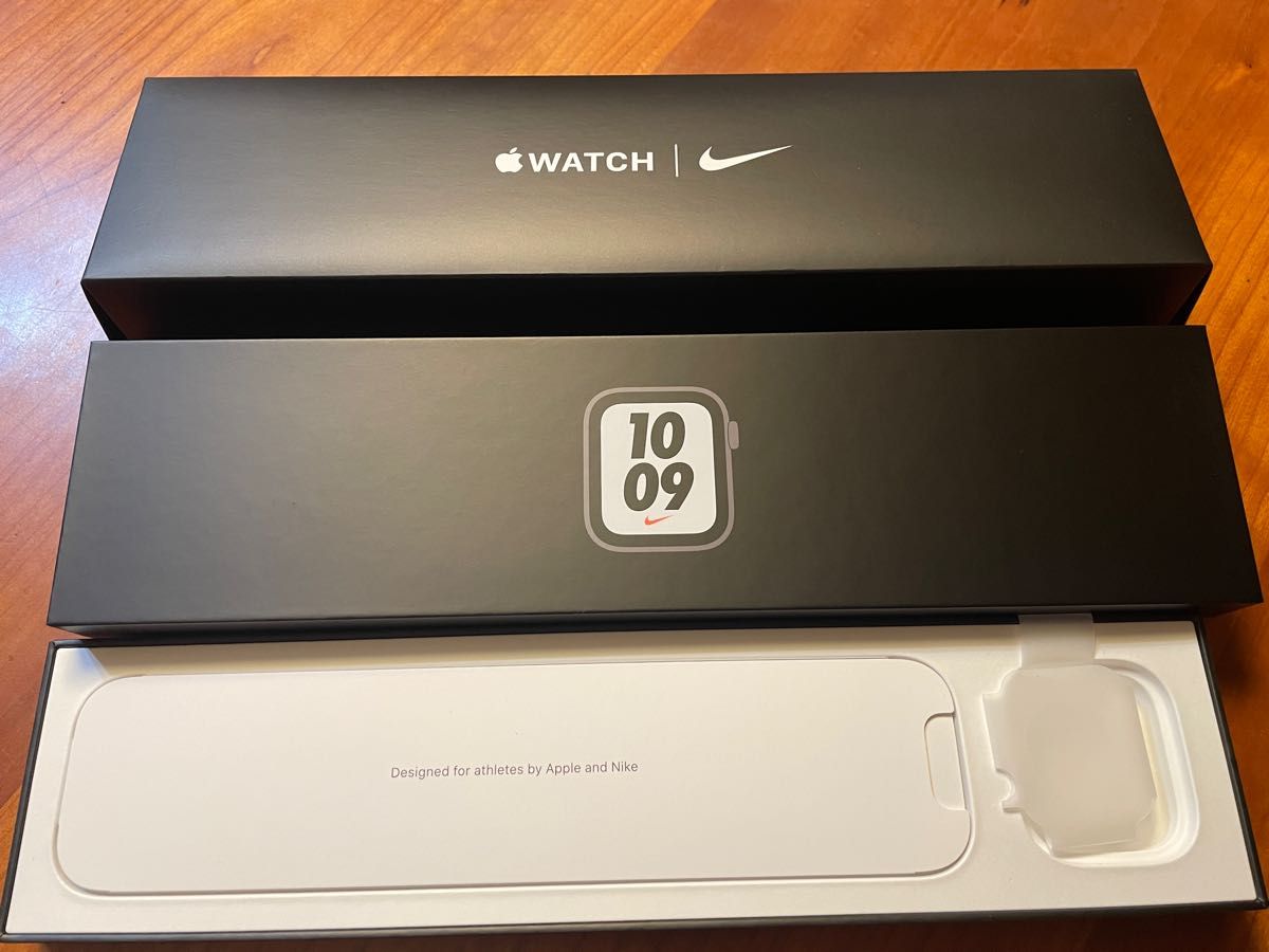 【美品】Apple Watch Nike SE GPS 40mm スペースグレイ MKQ33J/A 第1世代 アップルウォッチ