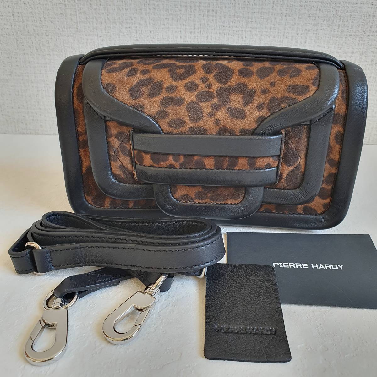 [ новый товар * не использовался ]PIERRE HARDY Mini Alpha сумка на плечо Brown Leopard WR09