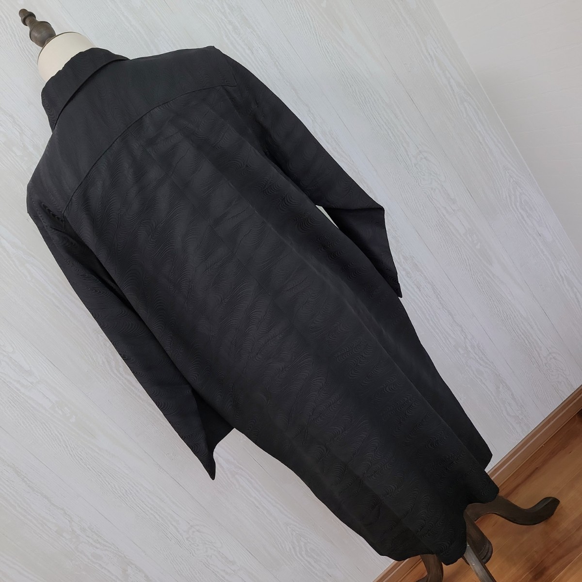 着物リメイク 大きいサイズ フォーマル ロングコート 13～15号 黒 流水文様 正絹 一枚仕立て 古布 きものリメイク ブラックフォーマル_画像8