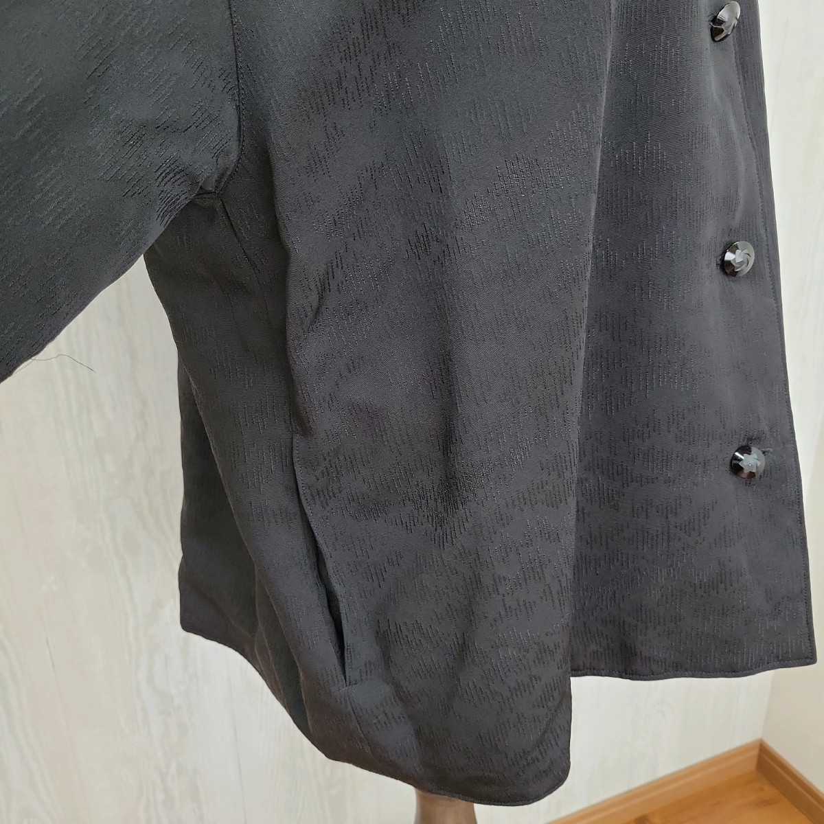 着物リメイク 大きいサイズ 紬と黒羽織の合わせ ロングジャケット 13～15号 リバーシブル 正絹 シルク きものリメイク 高級お仕立て_リバーシブル裏にもポケットあり