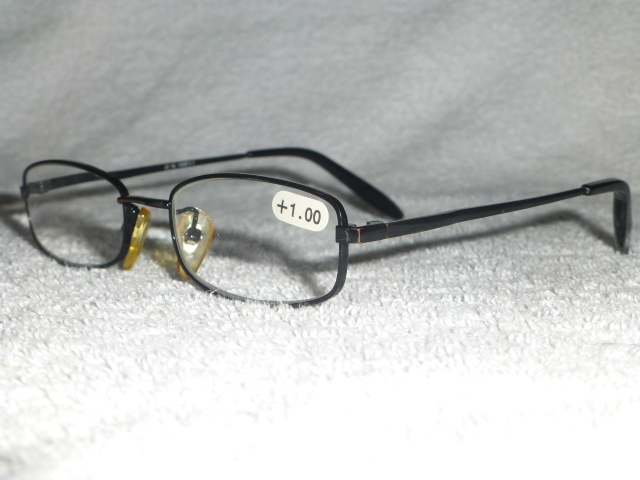 老眼鏡 +1.00 定番 ブッラックカラー 伝統的な オーソドックススタイルの 上品で スマートな メガネ 100811-1 洗浄清掃済！_画像3