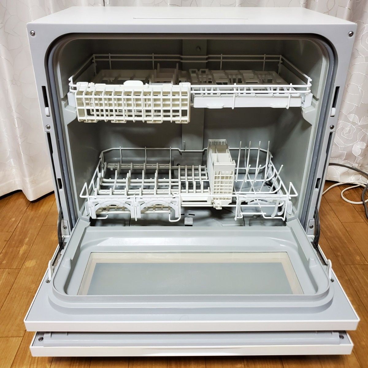 パナソニック 食器洗い乾燥機 NP-TH4 ホワイト 【2021年製】