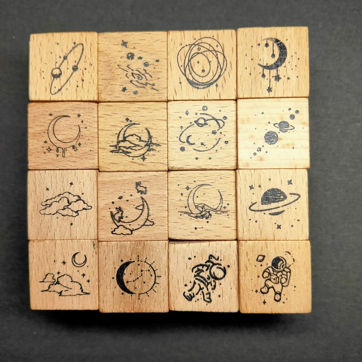 スタンプセット　木製　16個　はんこ　ハンドメイドに　正方形　宇宙②_画像1