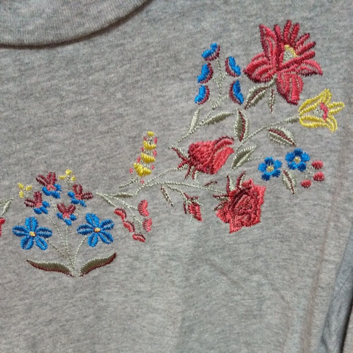 Tシャツ グレー 花の刺繍 綿100% ゆったり フリーsize