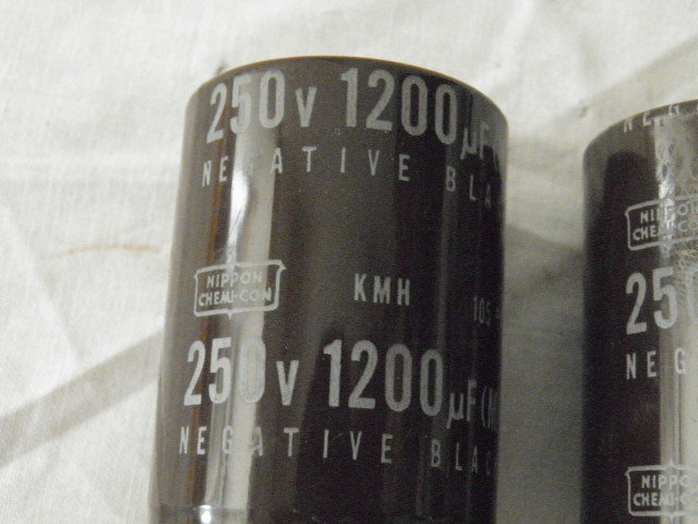1200μF 250V 2個　日本ケミコン　電解コンデンサー　他にも、各種、コンデンサーを出品しています_画像2