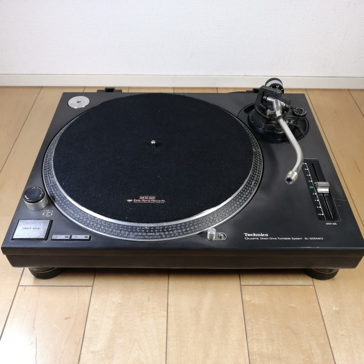 Technics　テクニクス　QUARTZ　ダイレクトドライブターンテーブルシステム　SL-1200MK3　音出し確認済み!!_画像1