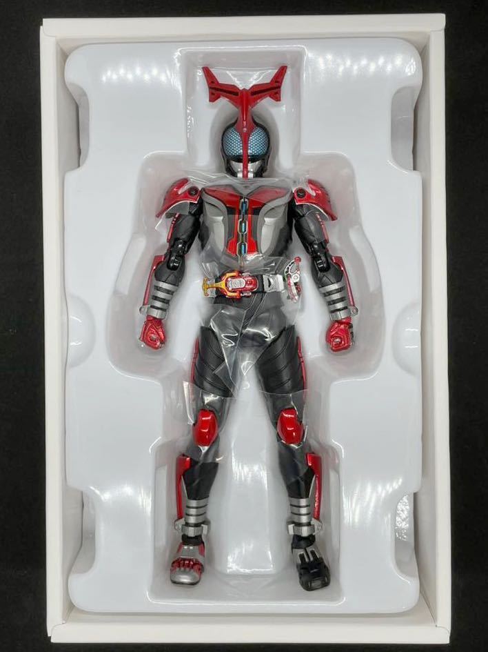 Sản phẩm 【ほぼ新品】S.H.Figuarts真骨彫製法 仮面ライダーカブト