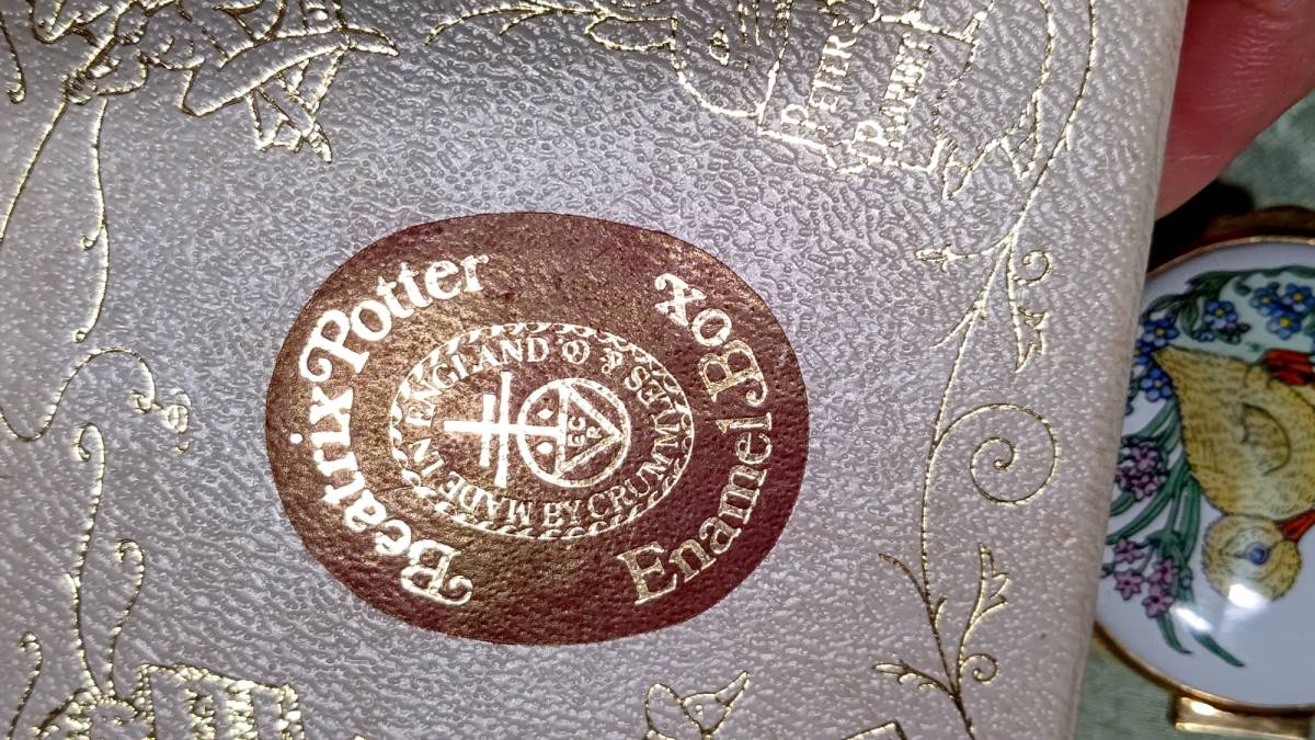 英国製 エナメルボックス（4.4×3㎝）Copper & handpainted Beatrix Potter Enamel Box By CRUMMLES & Co. MADE IN ENGLAND ケース入り_画像3