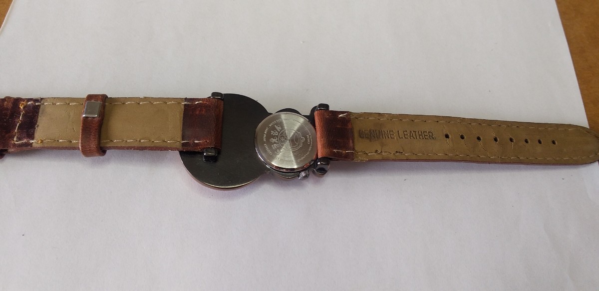 ドラえもん　なつかしい腕時計　古いけど日本製　 　電池交換済み　動作品　ブロンズ　銅色_画像2