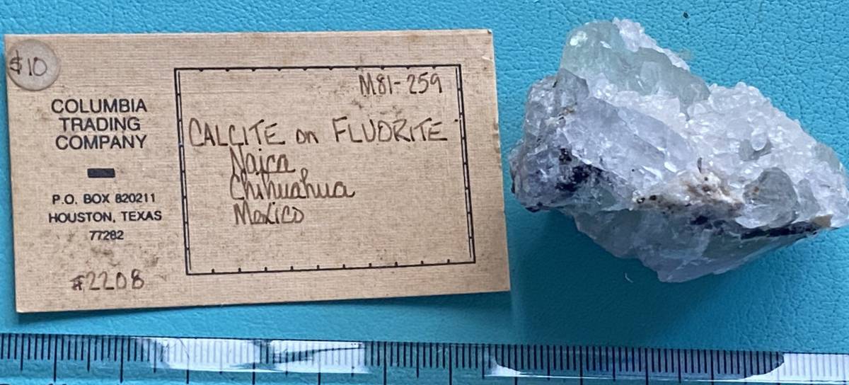 鉱物標本　蛍石の上の方解石の結晶　Naica Chihuahua Mexico 産出_画像2