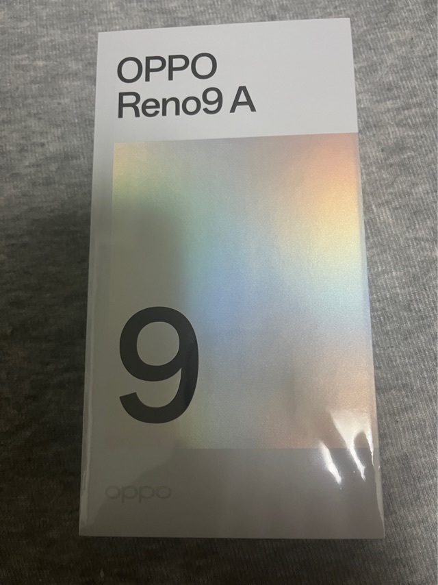 正規品はそれなりの価格 OPPO Reno 9A ムーンホワイト 国内版 SIM