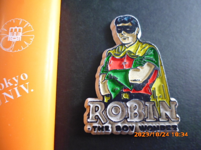  Batman. Robin 1970 period. magnet plastic rare article 