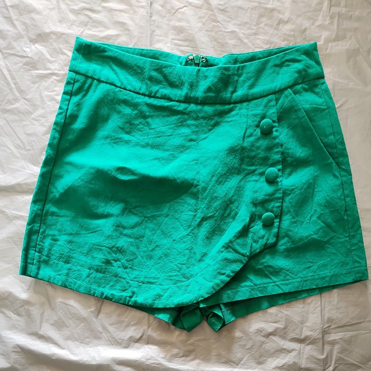 《SHEIN》巻きスカート風ショートパンツ 緑