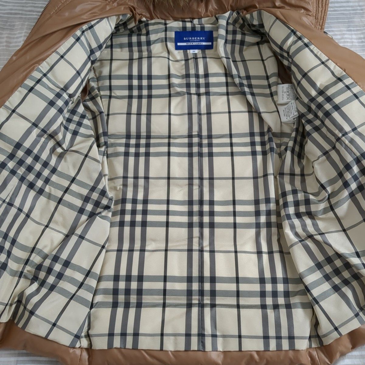 美品 BURBERRY バーバリーブルーレーベル ダウンジャケット 美品 BURBERRY バーバリーブルーレーベル ダウンジャケット