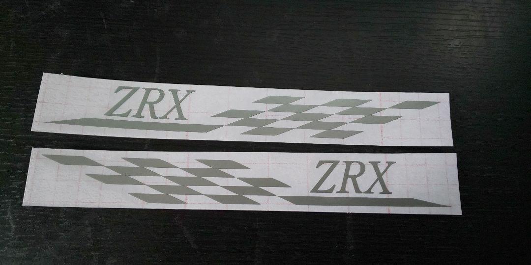 カワサキ ZRX チェッカーフラッグ カッティングステッカー 左右セット 銀色_画像2