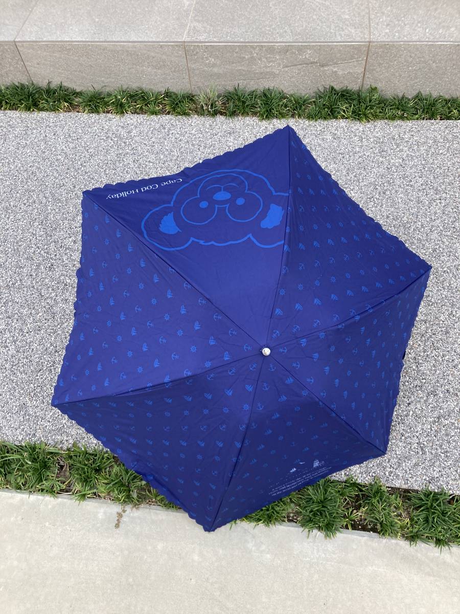 ディズニーダッフィーの折りたたみ傘_鮮やかな青色です