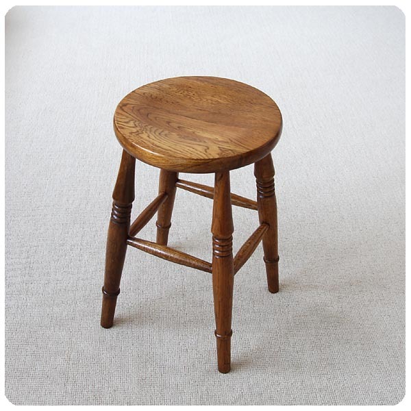 イギリス アンティーク調 ウッドスツール 木製 丸椅子 インテリア 家具「重厚なつくり」V-793
