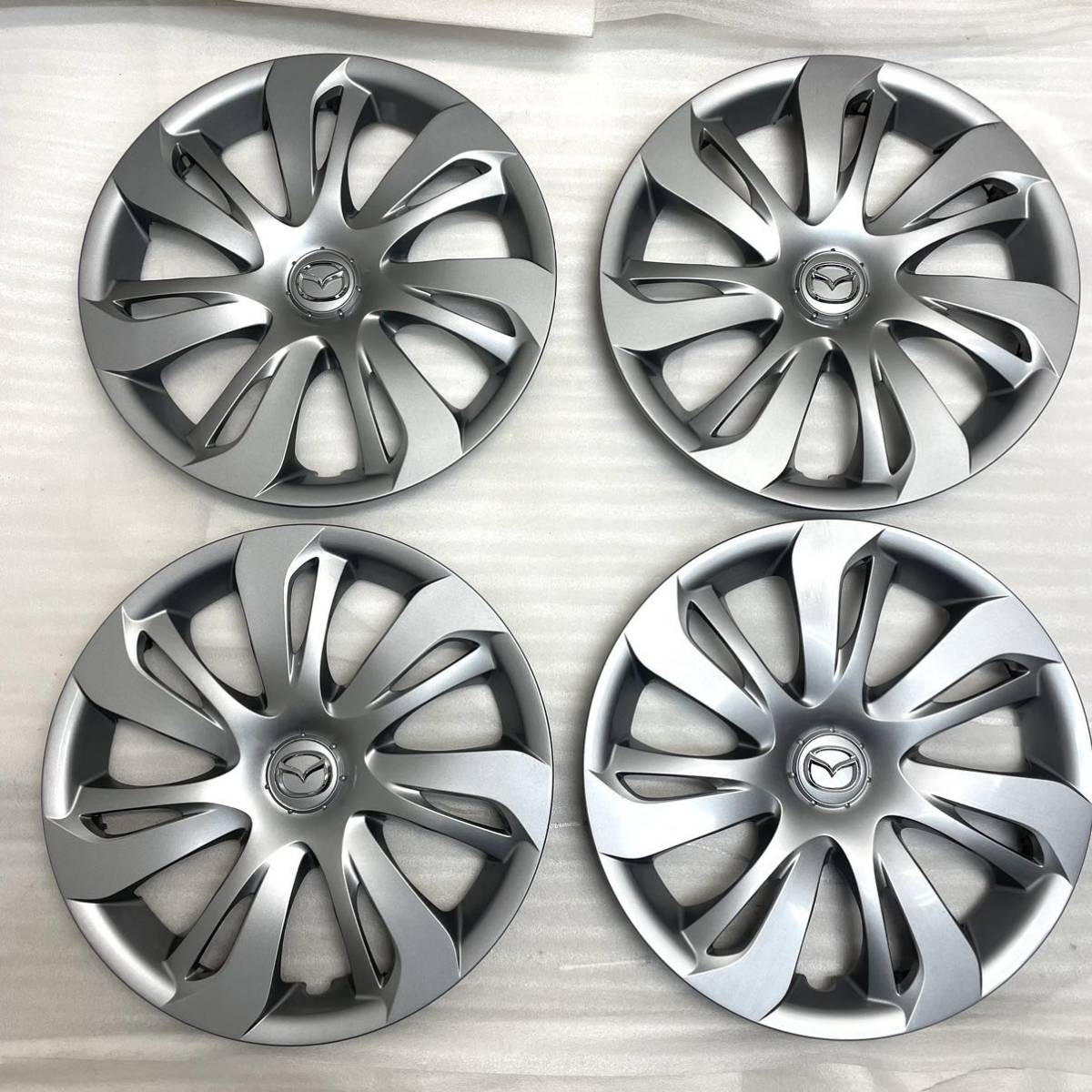 マツダ純正 DJ系 デミオ 15インチ ホイールキャップ 4枚SET マツダ純正 DJ系 デミオ 15インチ ホイールキャップ 4枚SET