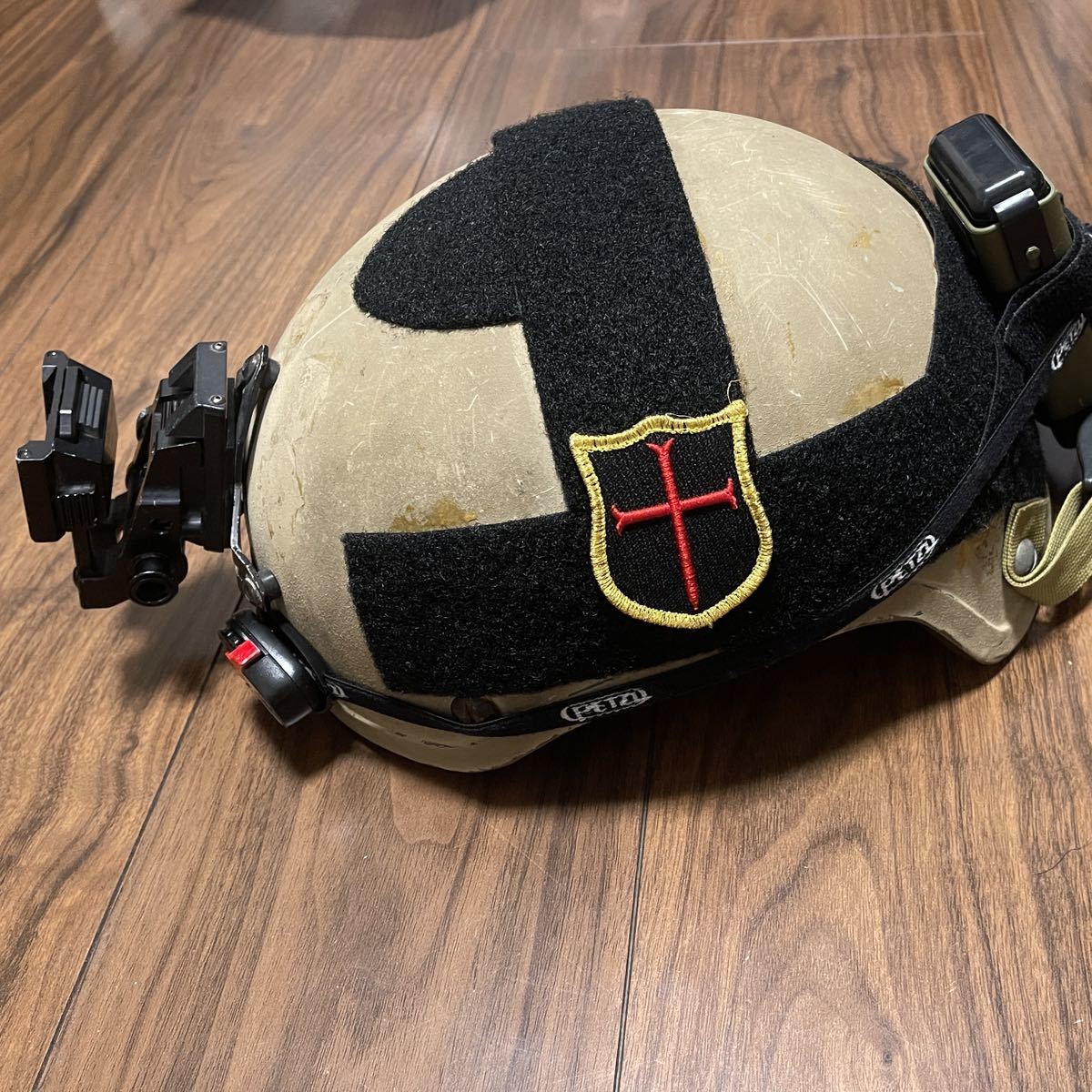 Devgru2006放出品 MICH 2001 ヘルメット タン(DEVGRU Crye ops-core