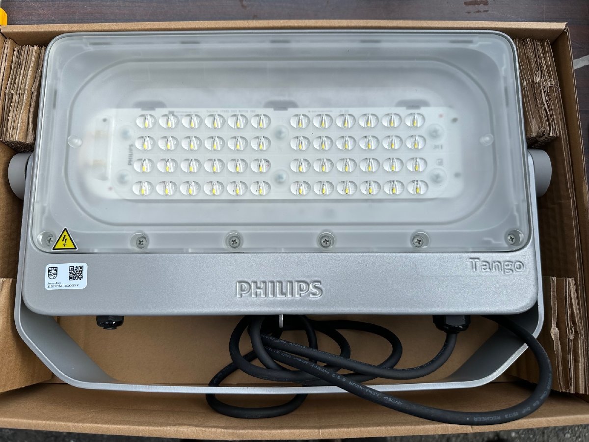 PHILIPS(発売元：東芝ライテック)　LED投光器　横長配光　昼白色（5000K Ra:70）　BVP431_130CWXS 　4のサムネイル