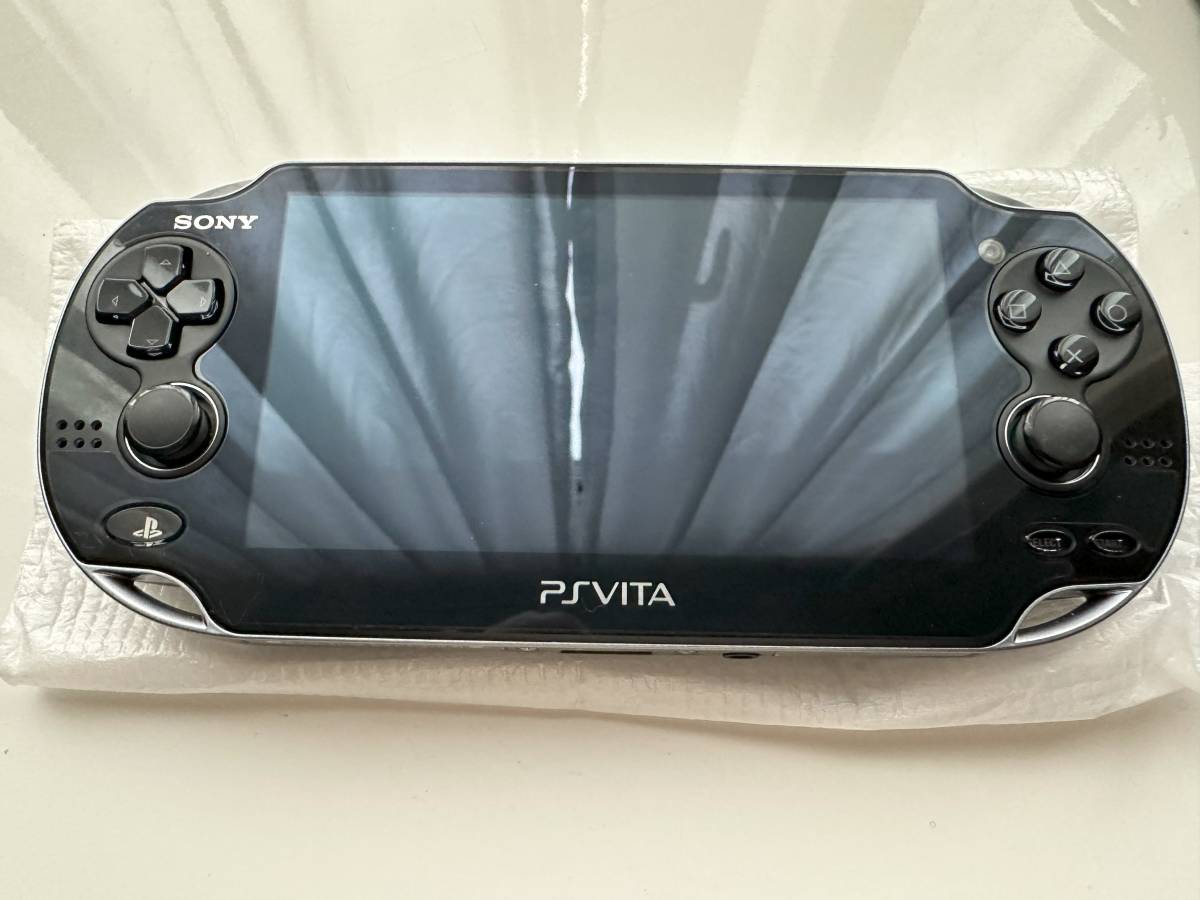 PSVSDアダプタ付属 PS Vita クリスタル・ブラック PCH-1100 16GB純正メモリー付き_画像2