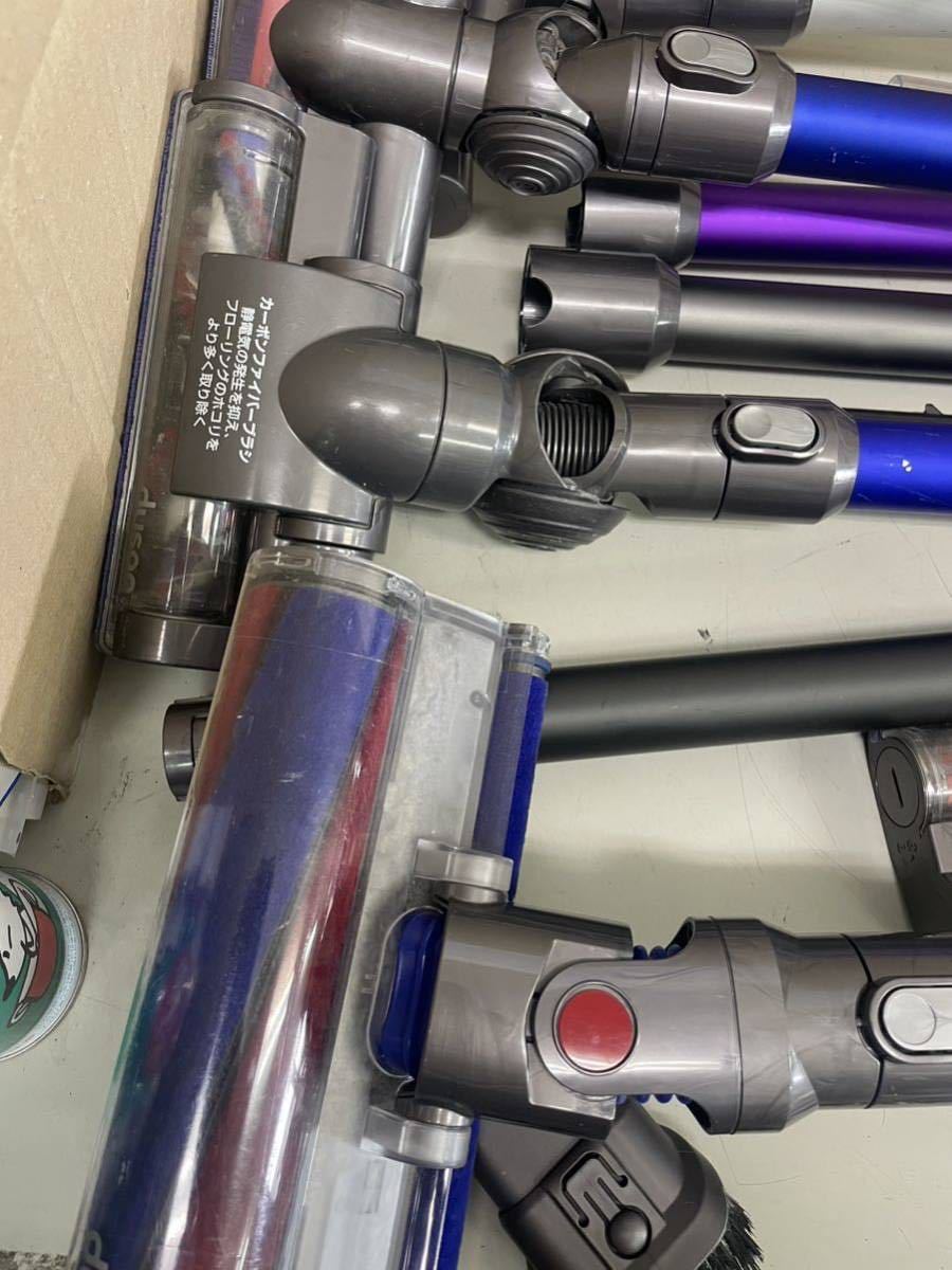 N553/dyson ダイソン5台まとめて DC61 DC62 掃除機 コードレスクリーナー 充電器 ミニモーターヘッド 等 ジャンク扱い_画像5