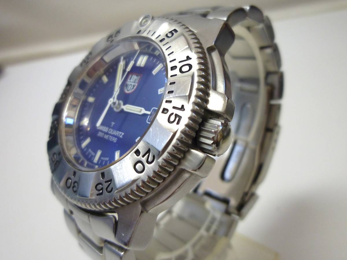 LUMINOX ... NAVY SEAL STEEL  военно-морской флот   наклейка ... ... SERIES 3200  кварцевый   день  ...  военно-морской флот  циферблат   наручные часы 