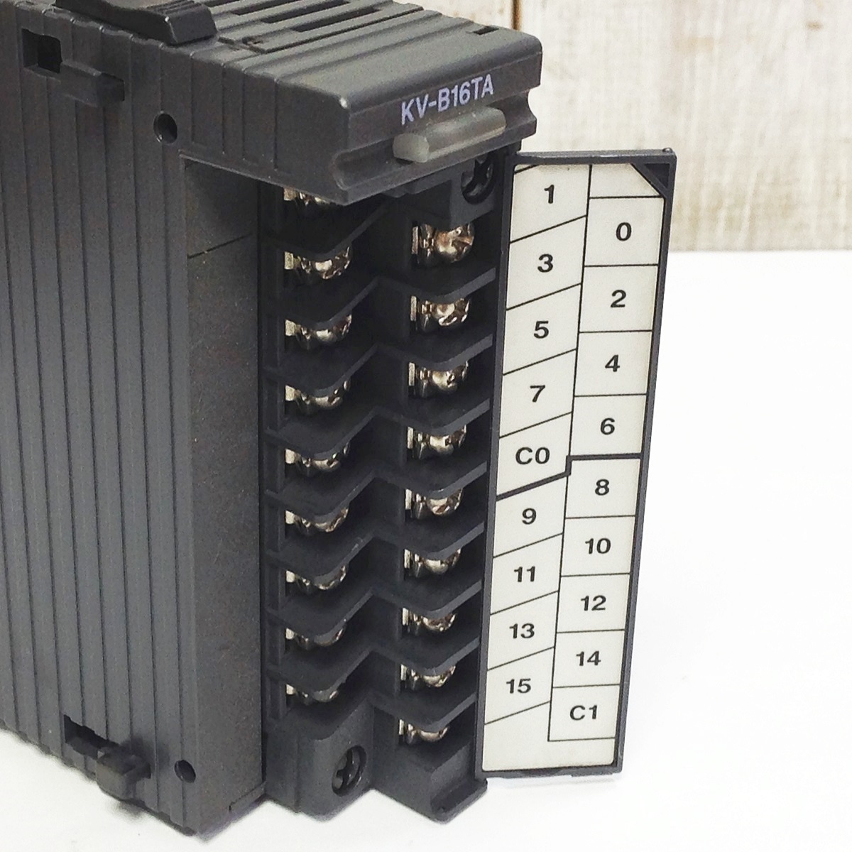 新年の贈り物 KV-B16TC KV-8000 シリーズ 16点 ネジ端子台