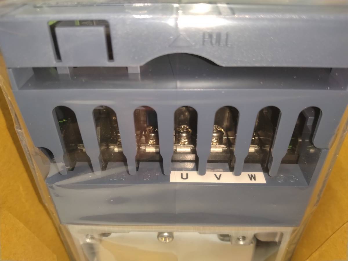 オンライン限定商品】 ジャンク? 富士電機 インバータ FRN2.2C2S-2J 1