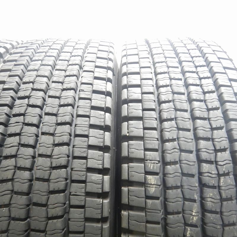 中古タイヤ 275/80R22.5 151/148J DUNLOP SP001 スタッドレスタイヤ 4本セット 大型バス 中古 22.5インチ_画像3