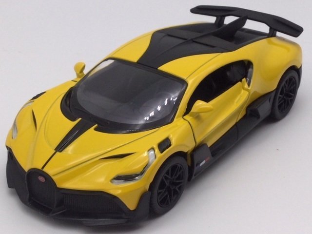 1台売り 黄色 1/36 ブガッティ ディーヴォ ミニカー プルバック 外車 新品 イタリア_画像1