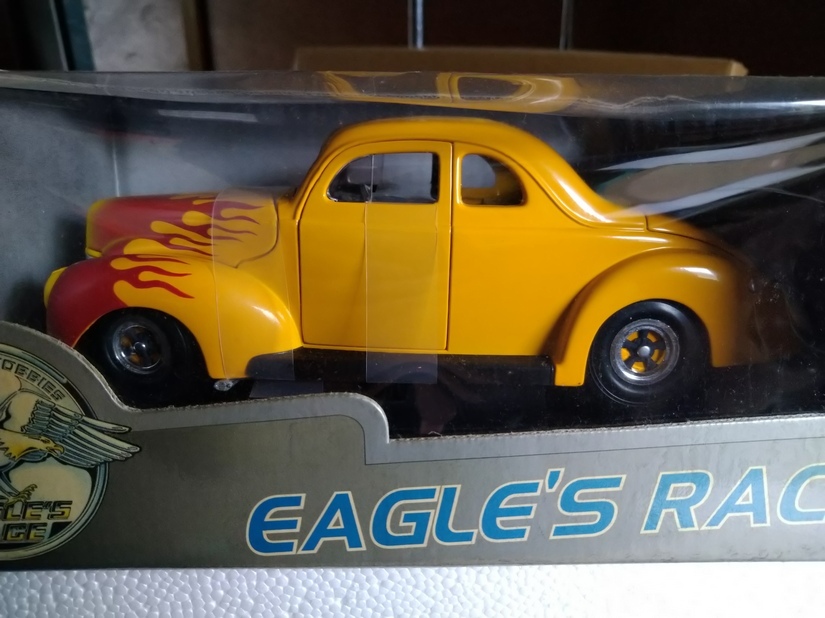 EAGLE 1/18 FORD DELUXE HOD ROD ホッドロッド 1940 (イエロー) ジャンク品_画像1