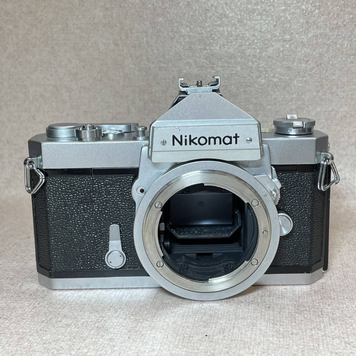 W3-2）Nikon ニコン Nikomat FT N カメラ ボディ+ レンズ NIKKON 28mm 1:2.8 （88）_画像4