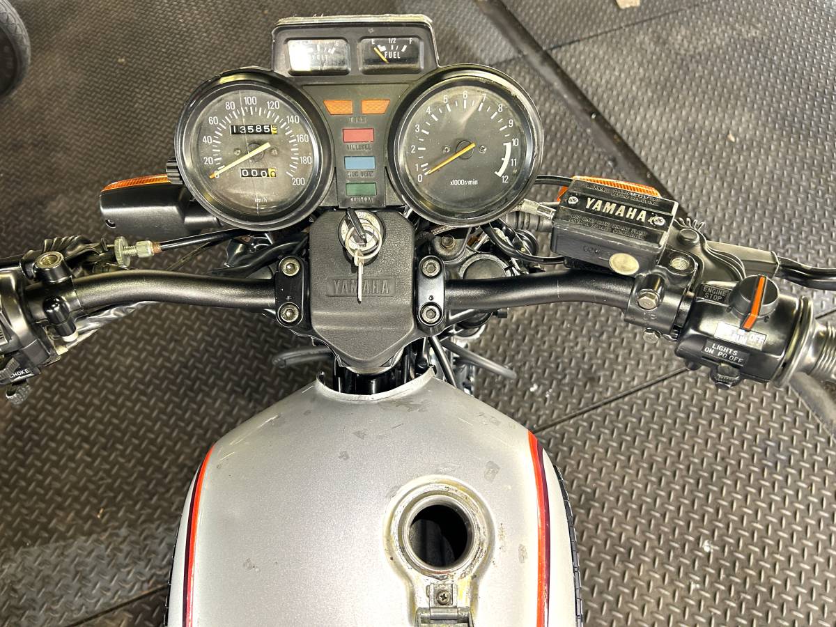 XJ550 ヤマハ旧車絶版車 綺麗なシルバーカラー エンジン正常 ブレーキ作動正常 電装系統正常 走行距離少 タイヤ新しい 人気車種 YAMAHA_画像8