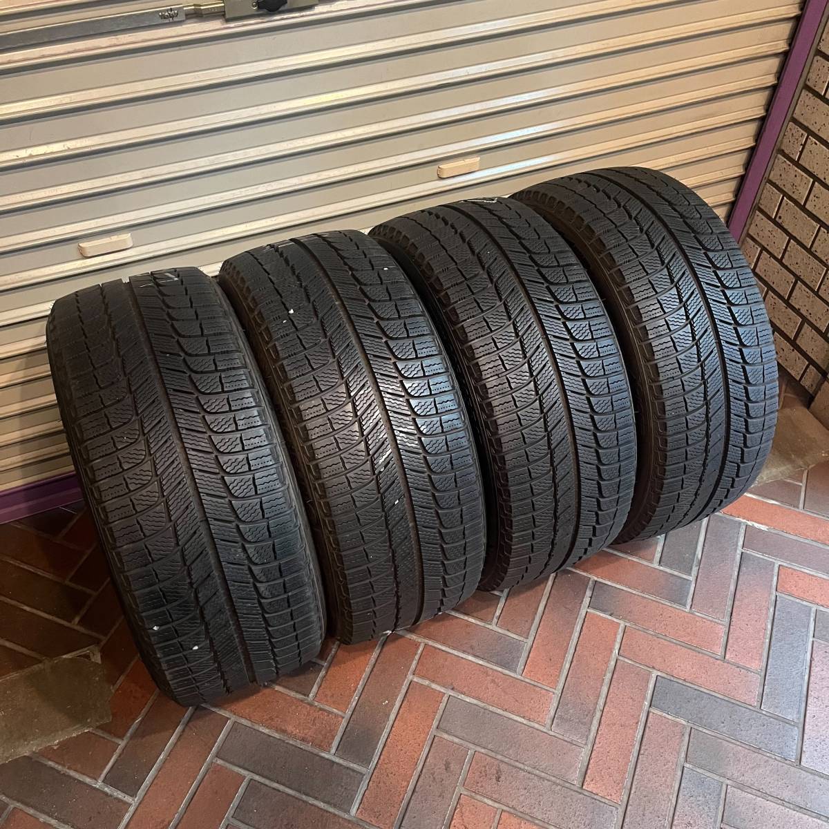 ＃2 激安タイヤ MICHELIN X-ICE XI3 225/45 R-17 94H XL [ ミシュラン 225/45-17 225/45R17 225/45 X-ICE SNOW ICE ]_画像1