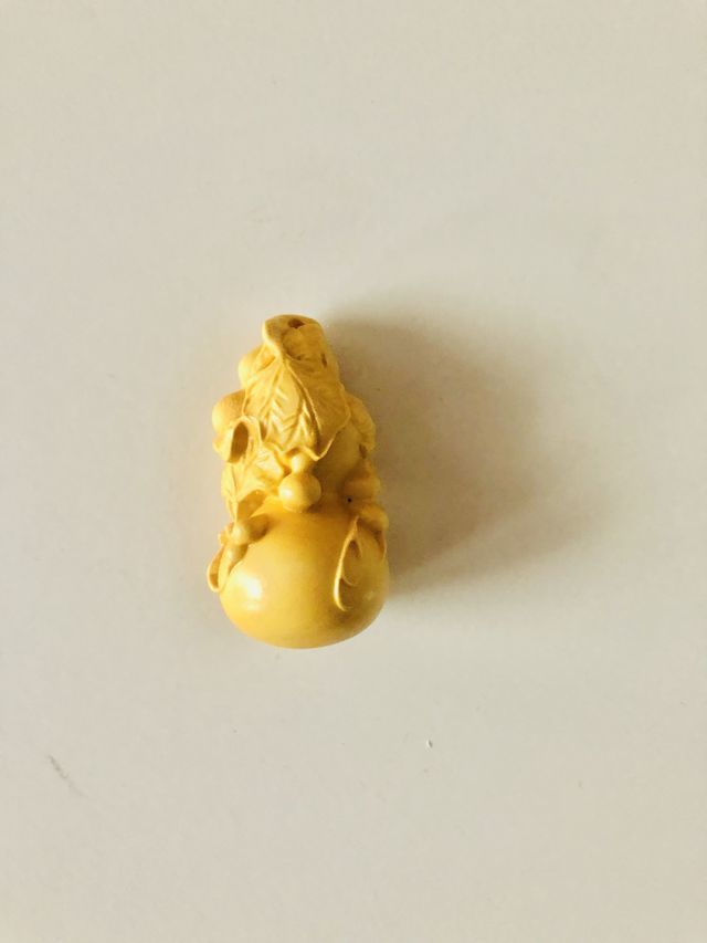 [. plant carving netsuke ] *..①* natural / natural tree made / handmade / hand made / skill sculpture / key holder / strap / present / better fortune feng shui . except .