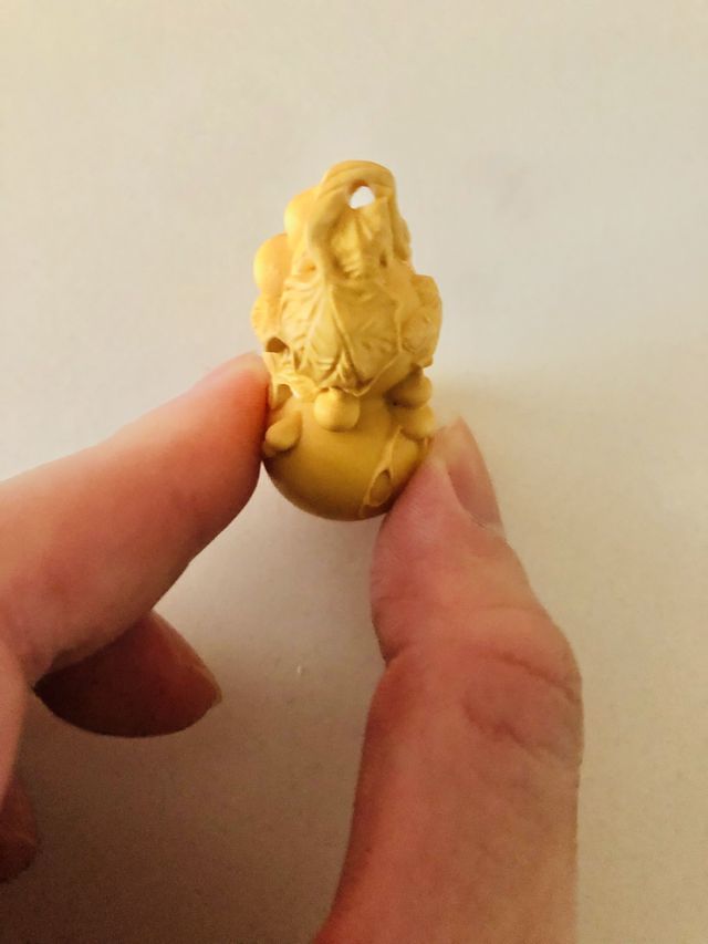 [. plant carving netsuke ] *..①* natural / natural tree made / handmade / hand made / skill sculpture / key holder / strap / present / better fortune feng shui . except .