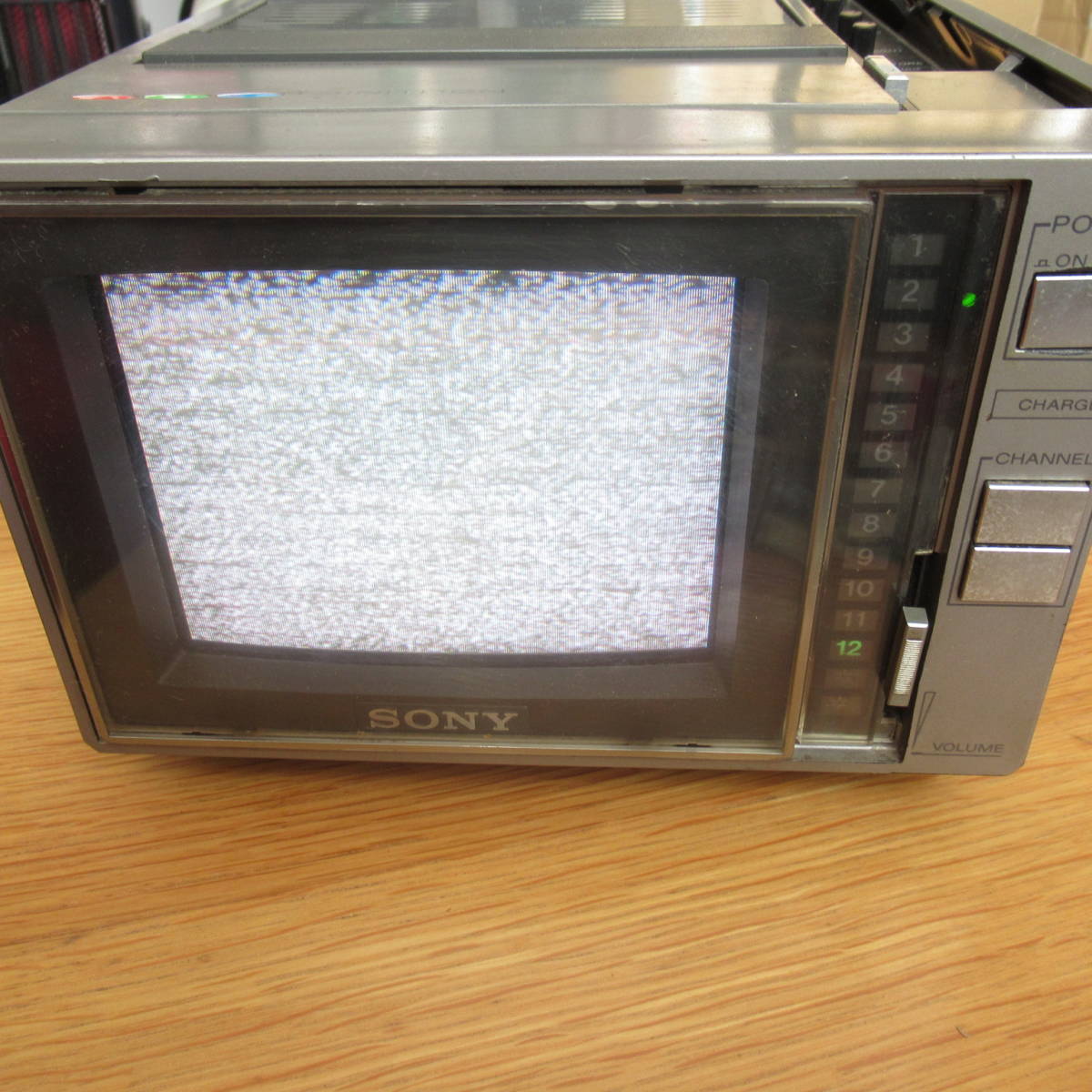 SONY カラーテレビ トリニトロン ブラウン管テレビ KV-6X1 取説書付 昭和 レトロ アンティーク 1983年製 通電確認済 現状販売品_画像2