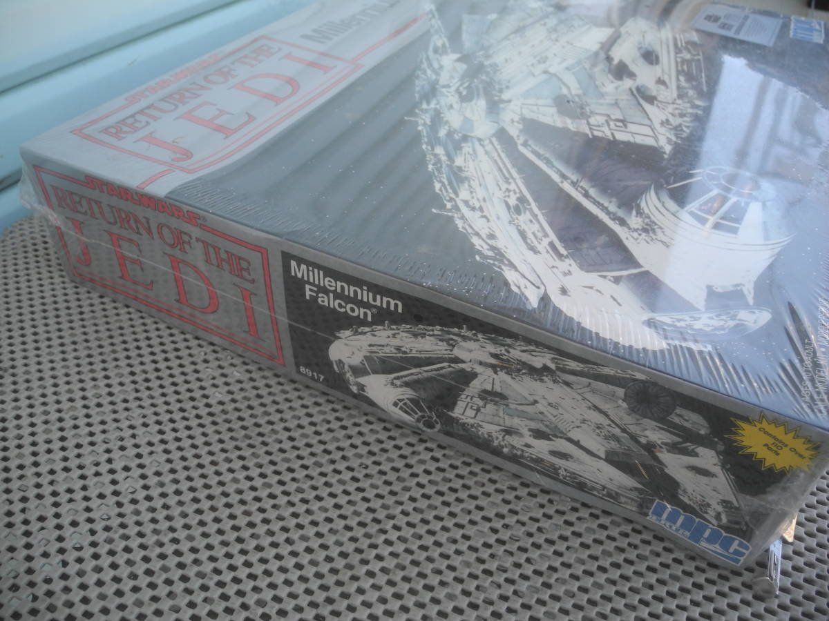 [ new goods unopened ]mpc Millennium Falcon RETURN OF THE JEDI Star Wars plastic model retro Showa era at that time 