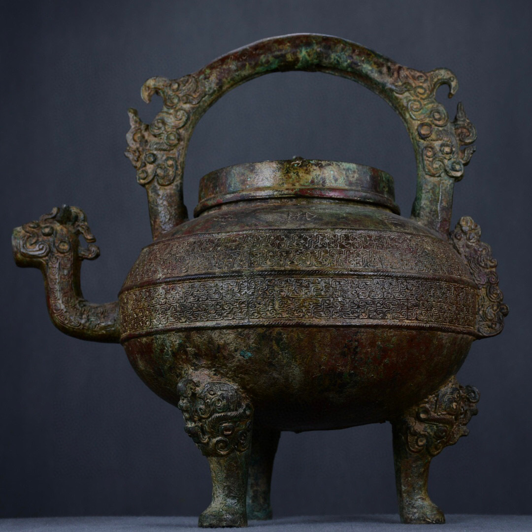 信頼】 【蔵友館蔵品・春秋・青銅製・獣頭三足提梁酒壺】・希少珍品