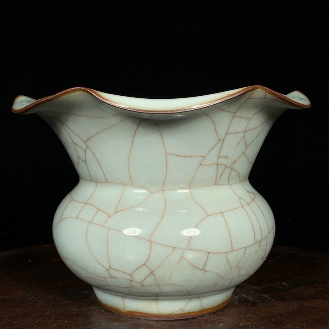 【蔵友館蔵品・宋・古陶瓷品・官窯・月白釉・冰裂紋・花口尊・陶磁器】・希少珍品・置物・賞物・中国時代美術