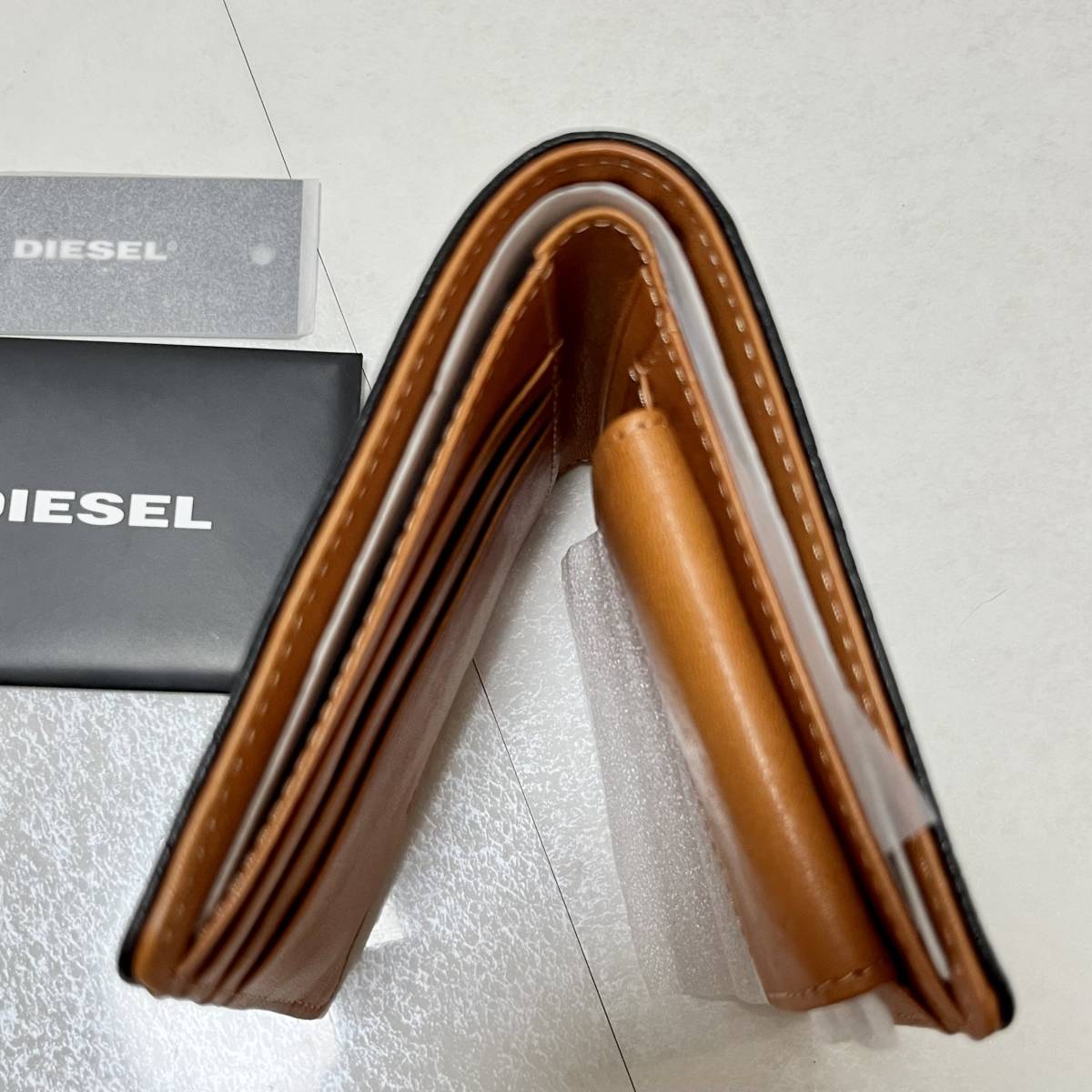 ★新品未使用/DIESEL/価格20680円★タグ.カード付 メンズ ディーゼル ロゴ クロコ型押 二つ折り財布 ウォレット ブラック_画像9