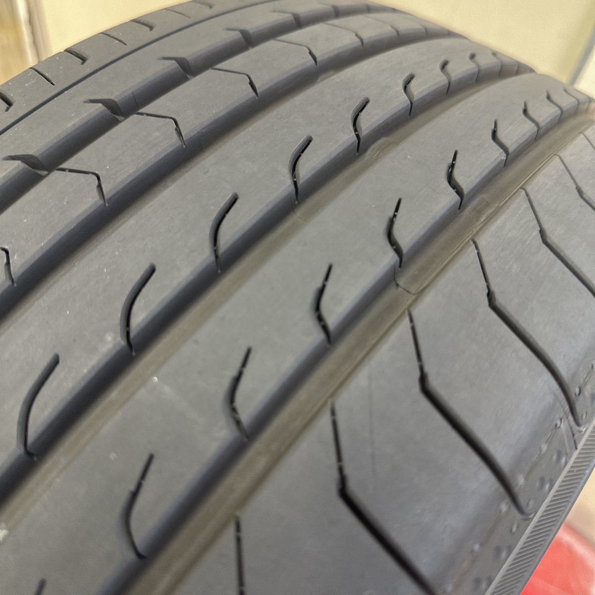 使用期間約3日程度のほぼ新品！YOKOHAMA BluEarth RV03 225/45R18 1本 銘柄合わせに！引き取り歓迎！作業可！神奈川発！_画像3