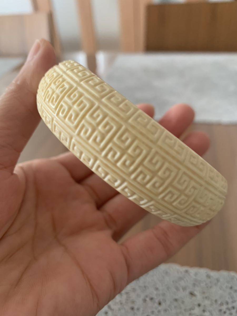 M-016 ivory .. bangle .. piece .. arm wheel inside diameter 60mm