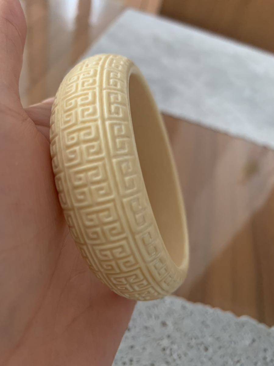 M-016 ivory .. bangle .. piece .. arm wheel inside diameter 60mm