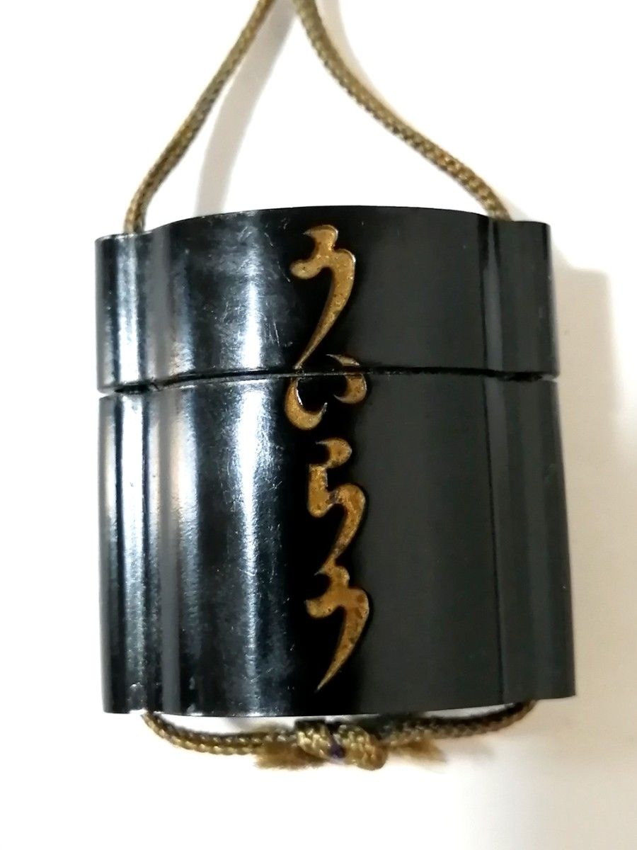 漆器 印籠 蒔絵 城 黒地に金 根付 角 薬入れ 小物入れ 珍品ういろう印籠 薬入れ 根付|Yahoo!フリマ(旧PayPayフリマ)